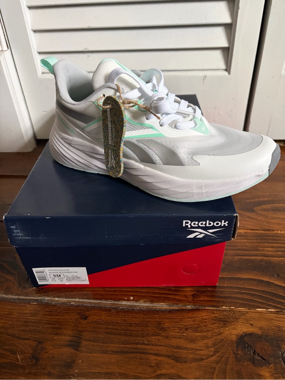 New Reebok sneakers size 9
